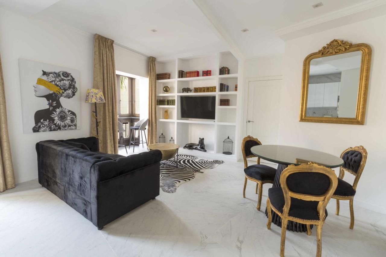 The Clock House Luxury Urban Suites Málaga Habitación foto